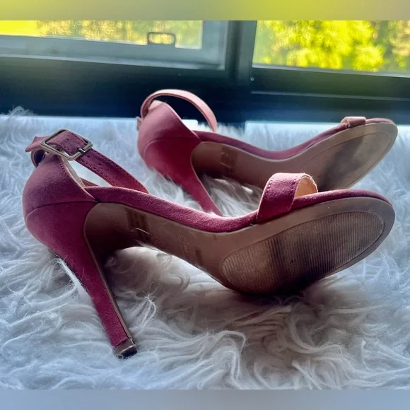 Heels - Picture 4 of 4